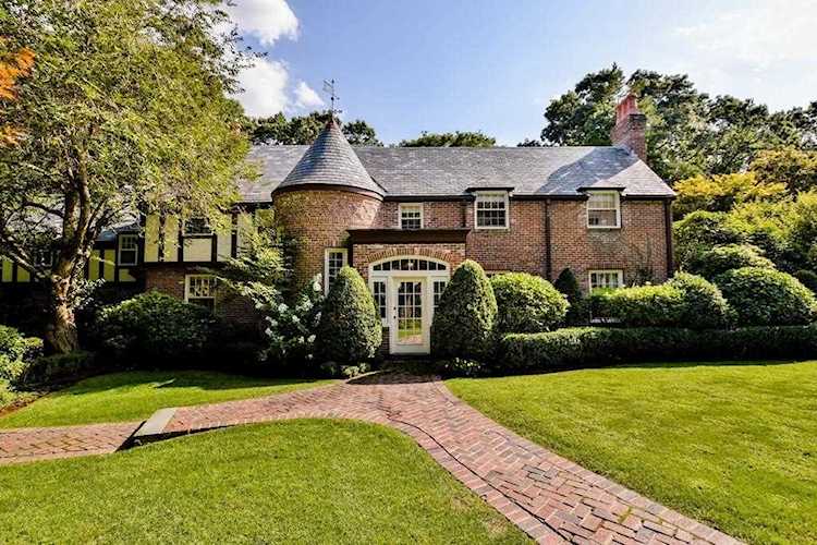 22 Wellesley Rd Belmont, MA 02478