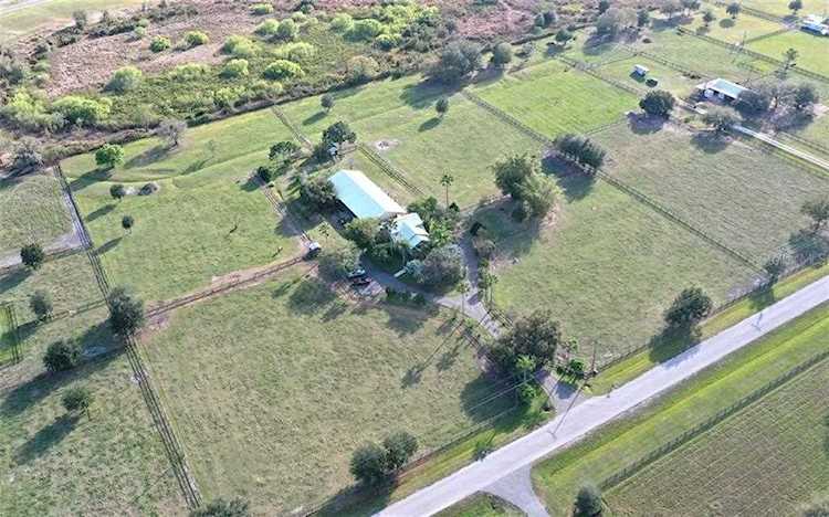 8272 Whiskey Pond Lane Sarasota, FL 34240