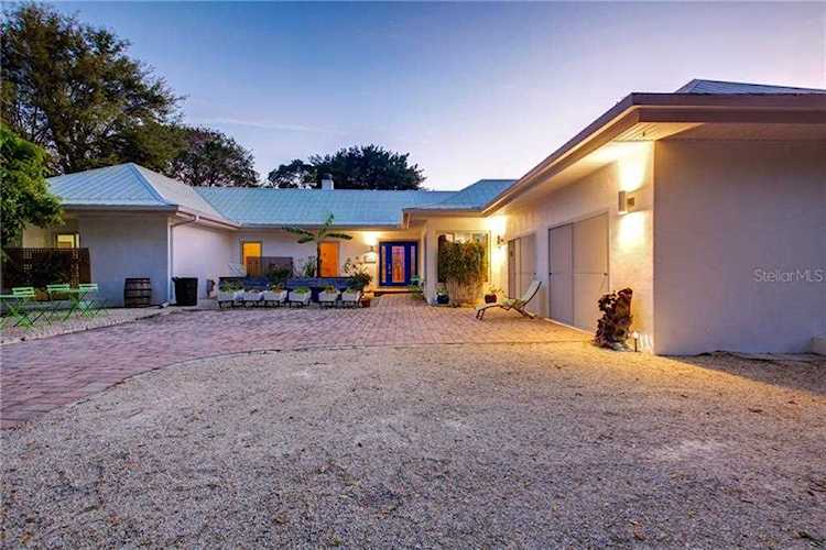 703 Tropical Circle Sarasota, FL 34242