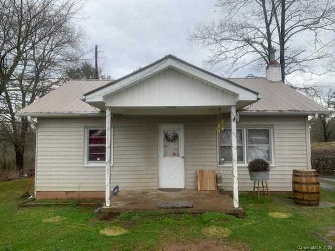 409 Queen St Hendersonville, NC 28792