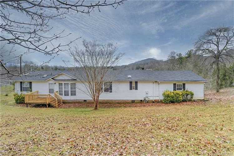 2 Yellow Roses Ln Leicester, NC 28748