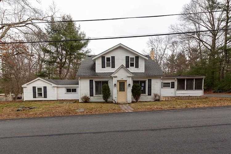 608 Black Plain Rd North Smithfield, RI 02896