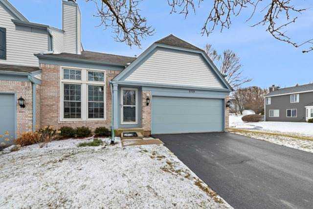 1718 Coach Dr Naperville, IL 60565