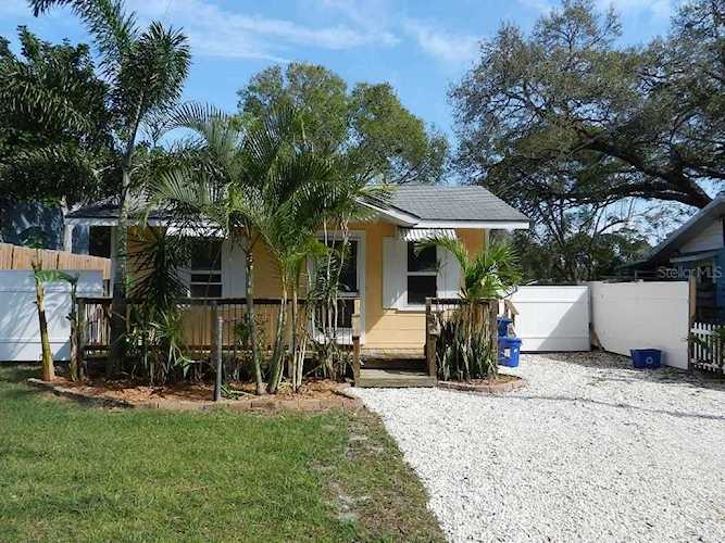 4731 Hollingsworth Avenue Sarasota, FL 34233