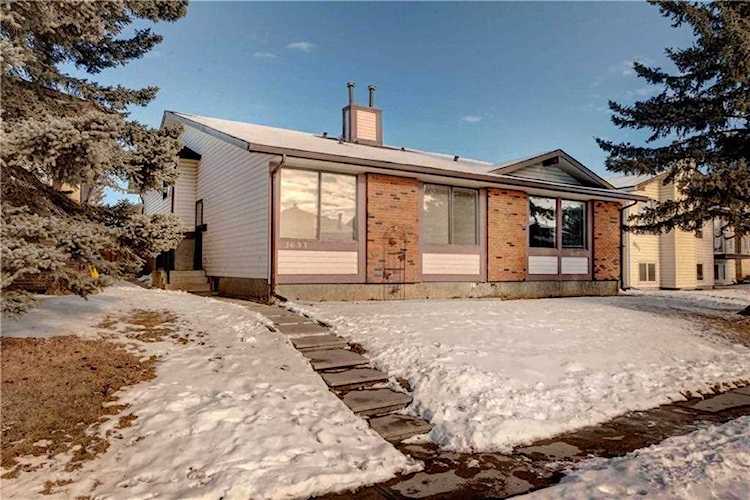 3635 & 3633 Cedarille Drive SW Calgary, AB T2W 3J4