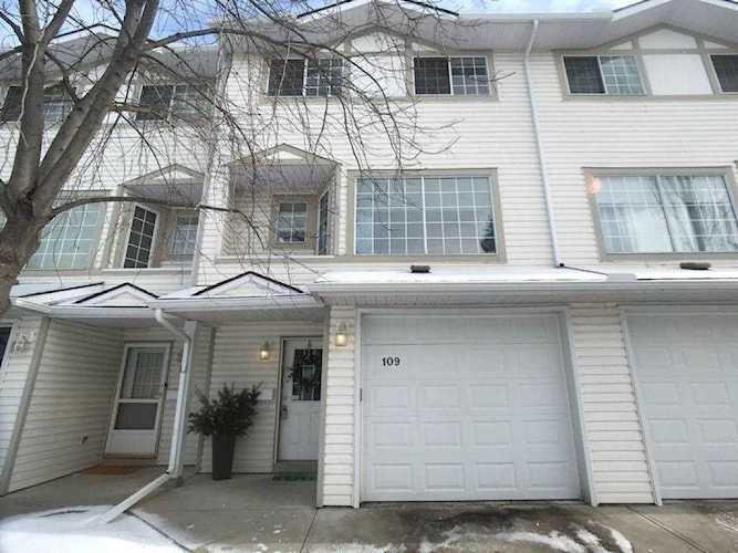 109 Kingsland Court SW Calgary, AB T2V 0S2