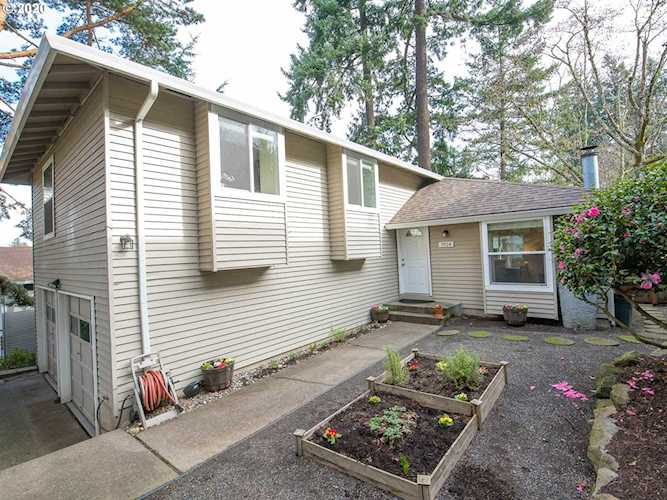9504 SW 54th Ave Portland, OR 97219