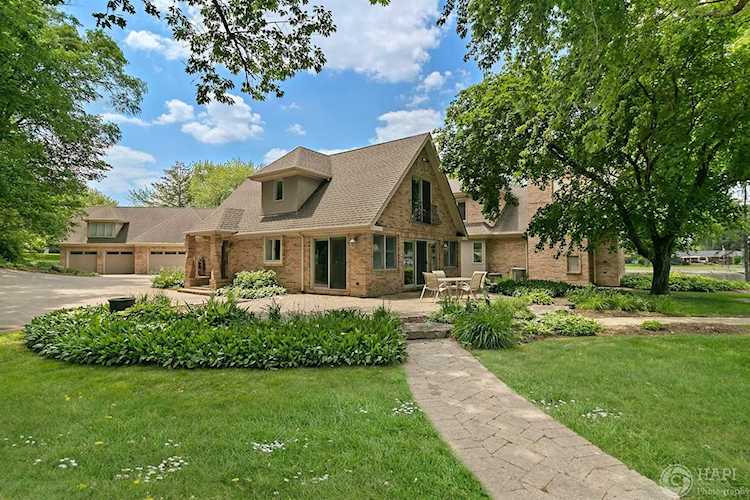 1002 Pistakee View Ct Johnsburg, IL 60051