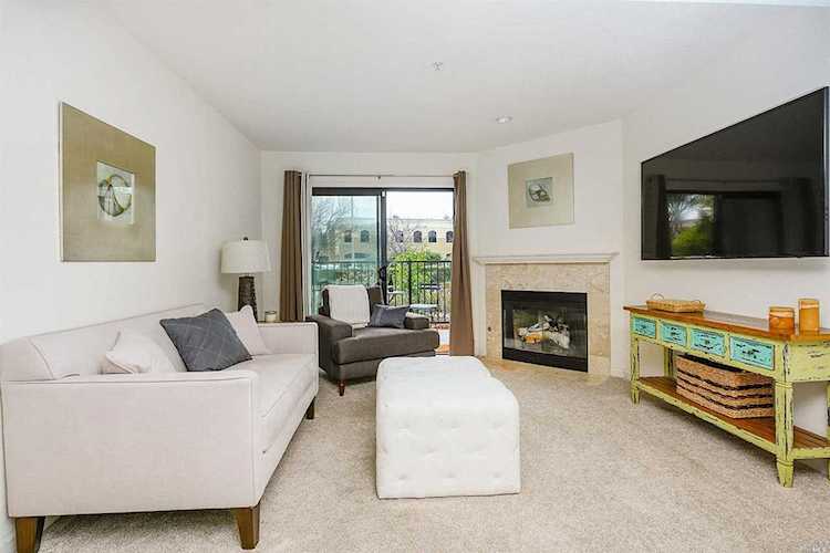 204 Foss Creek Circle Healdsburg, CA 95448