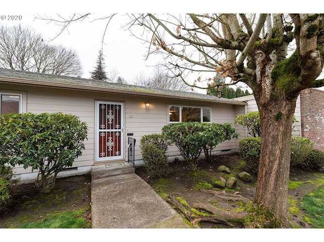 32 SE 52nd Ave Portland, OR 97215