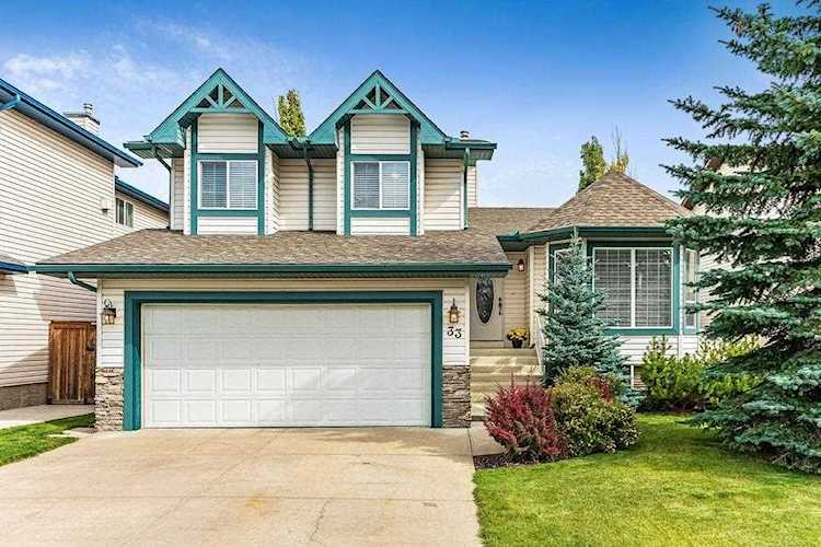 33 Canoe Circle SW Airdrie, AB T4B 2L7