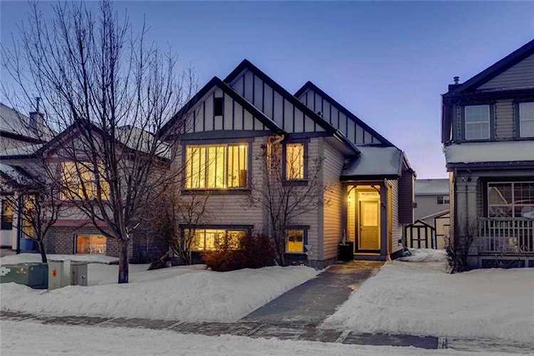 33 Evermeadow Manor SW Calgary, AB T2Y 4W8