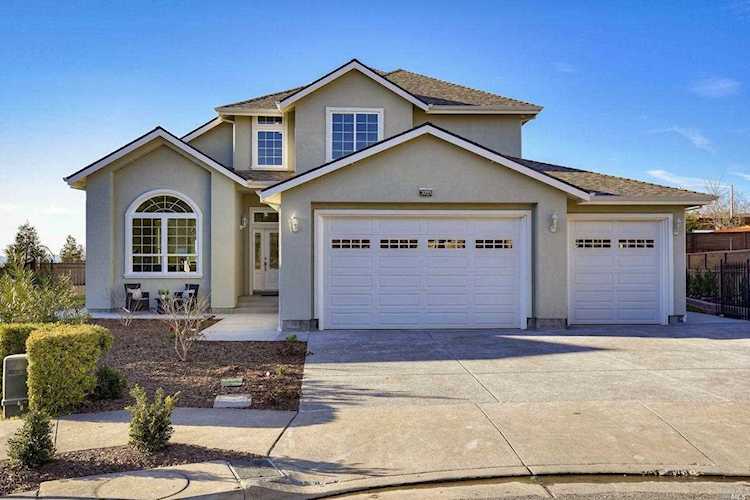 2055 Gardenview Place Santa Rosa, CA 95403
