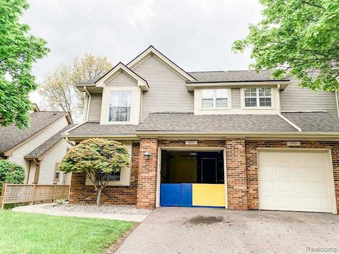 893 Whisperwood Trl Fenton, MI 48430