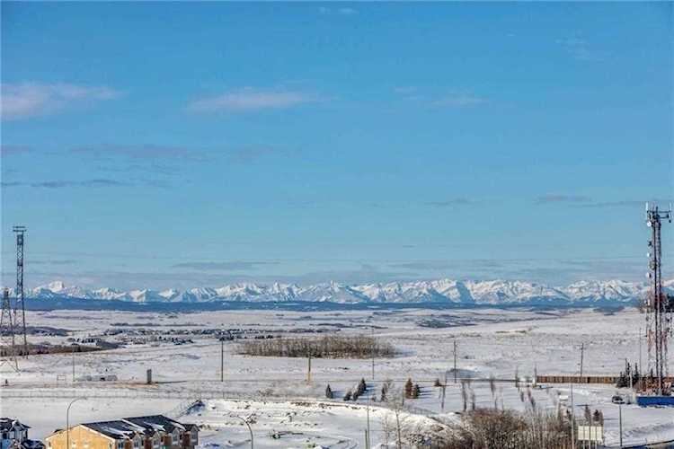 153 Rockyledge View NW #11 Calgary, AB T3G 5Y5