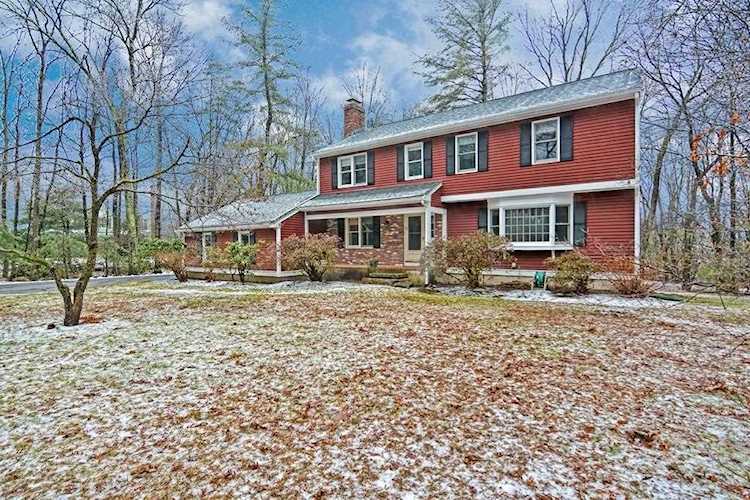 9 Garrison Ln Southborough, MA 01772
