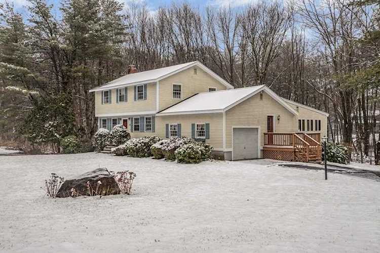 115 Guggins Ln Boxborough, MA 01719