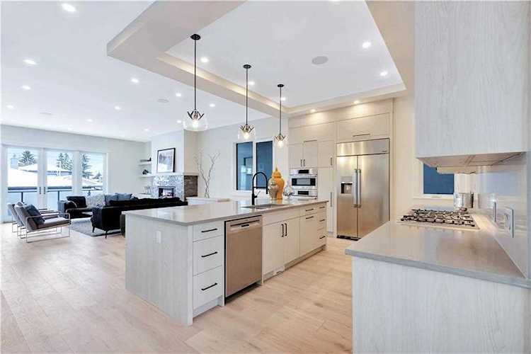 2610 29 Street SW Calgary, AB T3E 2K5