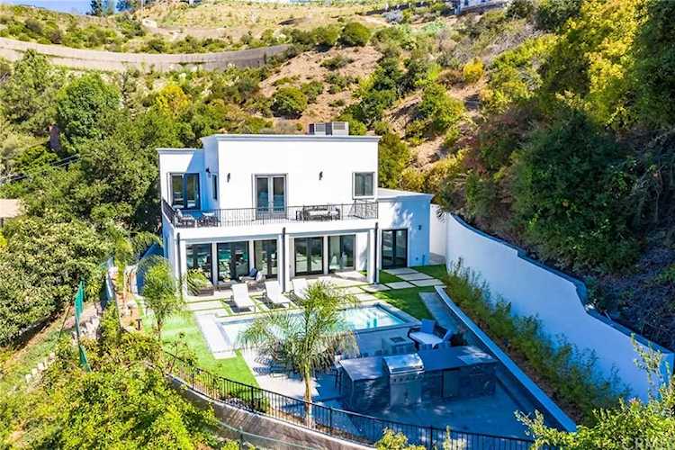 9484 Gloaming Drive Beverly Hills, CA 90210