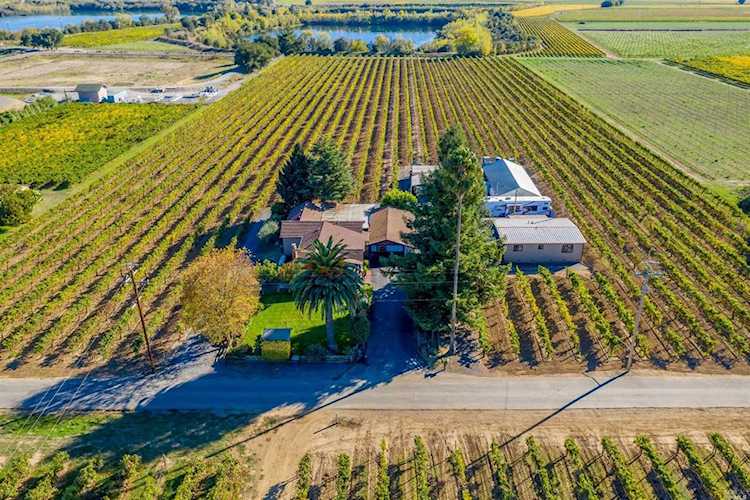 396 Foreman Lane Healdsburg, CA 95448