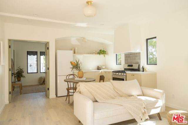 3202 Larissa Drive Silver Lake, CA 90026