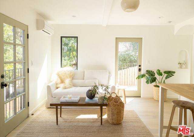 3200 Larissa Drive Silver Lake, CA 90026