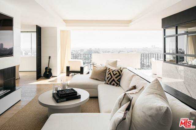 818 N Doheny Drive #1402 West Hollywood, CA 90069