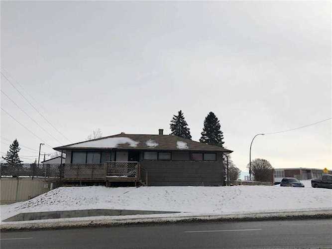 3304 Edmonton Trail NE Calgary, AB T2E 3N8