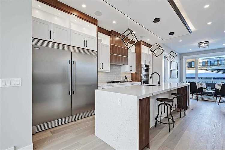 2224 33 Street SW Calgary, AB T3E 2T1