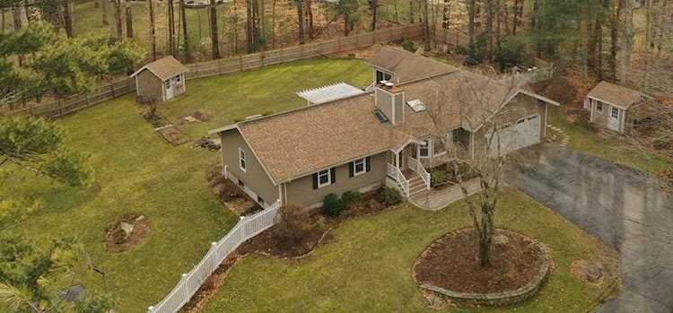 239 Poquanticut Ave Easton, MA 02356