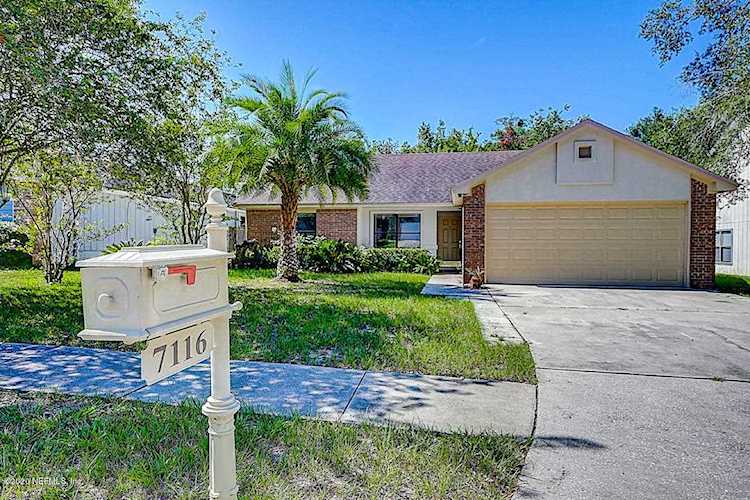 7116 Ft Caroline Hills Dr Jacksonville, FL 32277