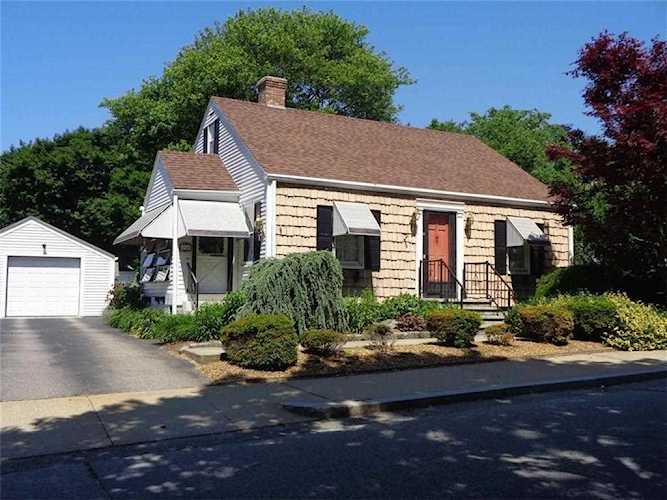 24 Nursery AV Woonsocket, RI 02895