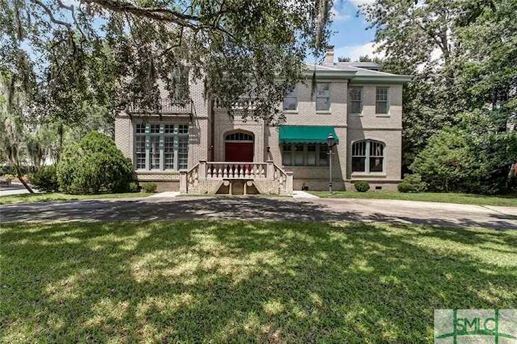 624 E Victory Dr Savannah, GA 31405