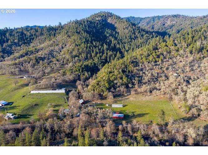 14855 East Evans Cr Rd Rogue River, OR 97537