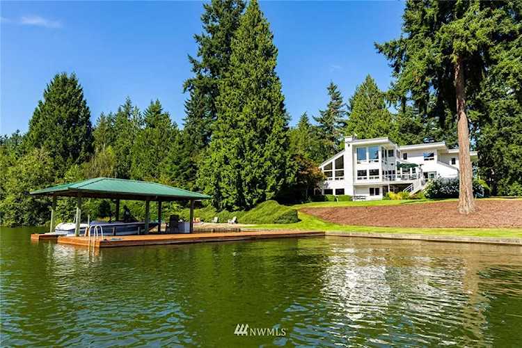 21424 Snag Island Drive East Lake Tapps, WA 98391
