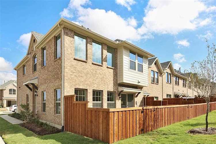 2704 Majesty Drive Little Elm, TX 75068