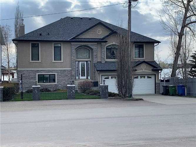 1085 East Chestermere Drive Chestermere, AB T1X 1A9