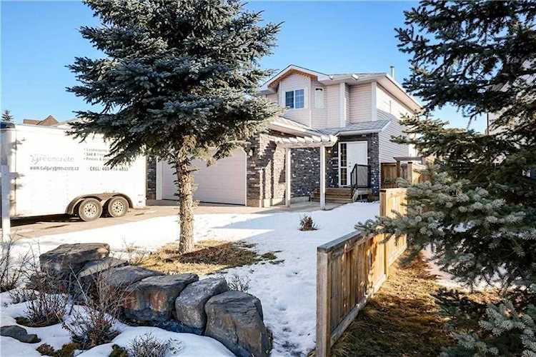 8043 Laguna Way NE Calgary, AB T1Y 7A3