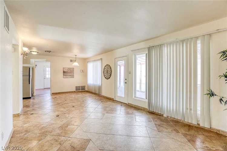 3104 Riverside Dr Las Vegas, NV 89108