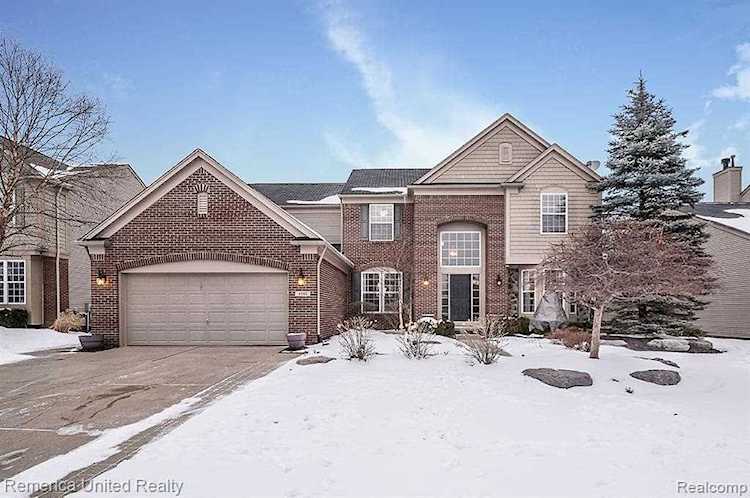 4101 Sonata Dr Howell, MI 48843