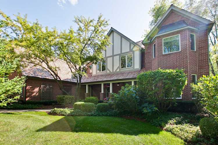 105 Camelot Ln Libertyville, IL 60048