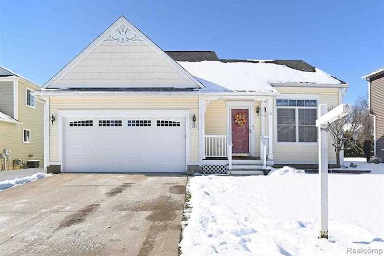 203 Howard St Fenton, MI 48430