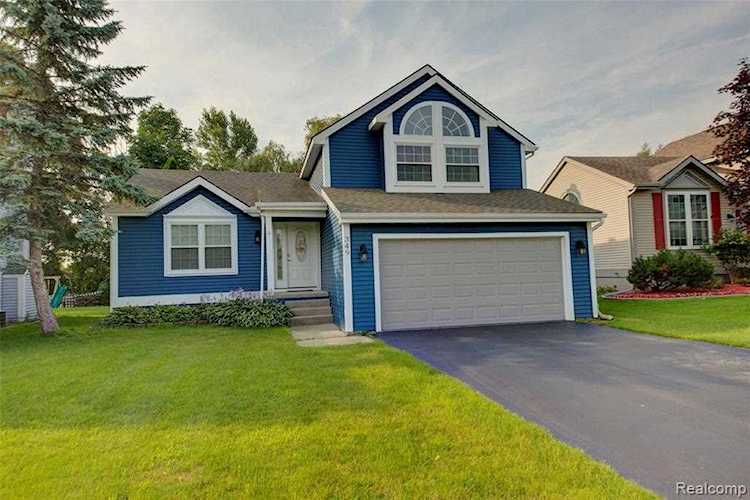349 Princeton Dr South Lyon, MI 48178
