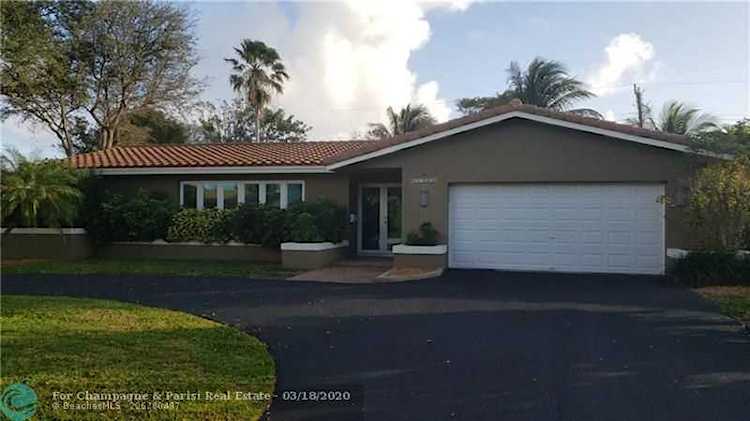 2740 NE 40th Ct Lighthouse Point, FL 33064