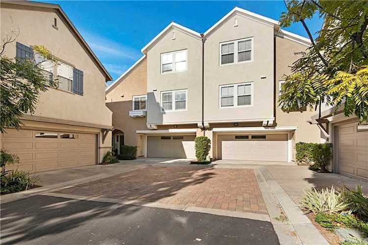 33 Visalia Irvine, CA 92602