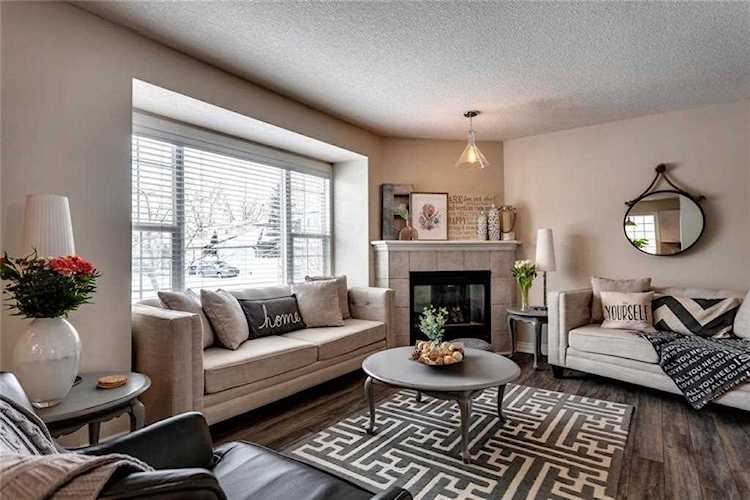 42 Quentin Place SW Calgary, AB T2T 6C5