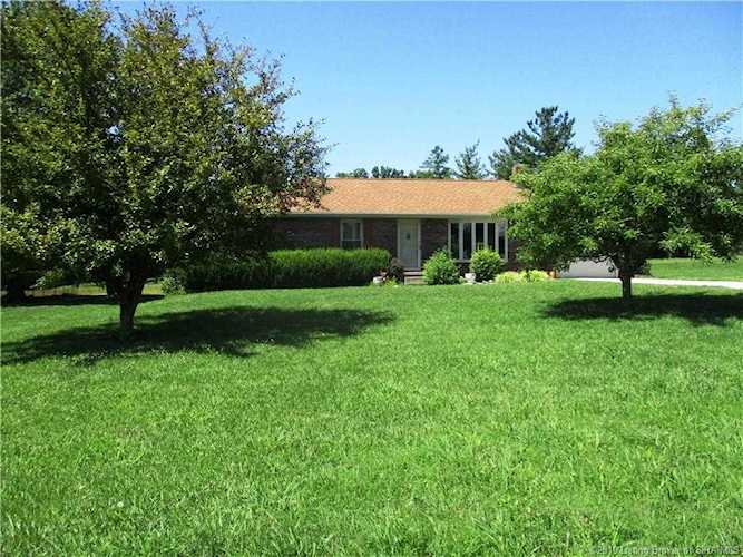 1466 S Phillips Ln Scottsburg, IN 47170