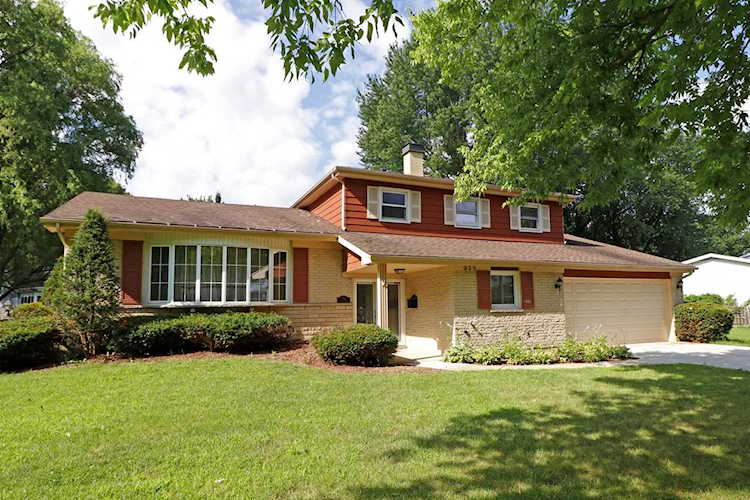 905 Crestfield Ave Libertyville, IL 60048