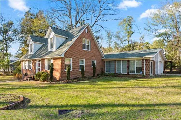 112 W 6th Ave Raeford, NC 28376