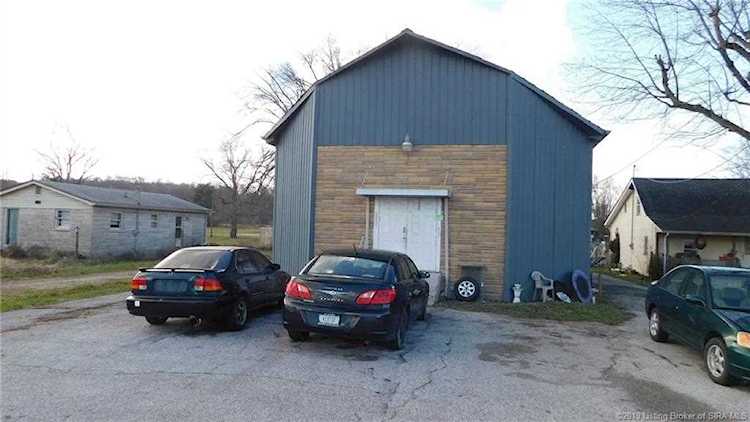557 E State Road 60 Pekin, IN 47165